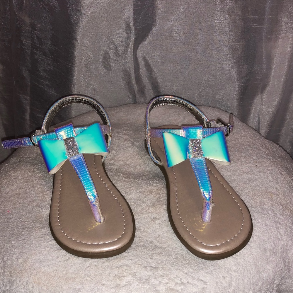 Sandal with bow - like new